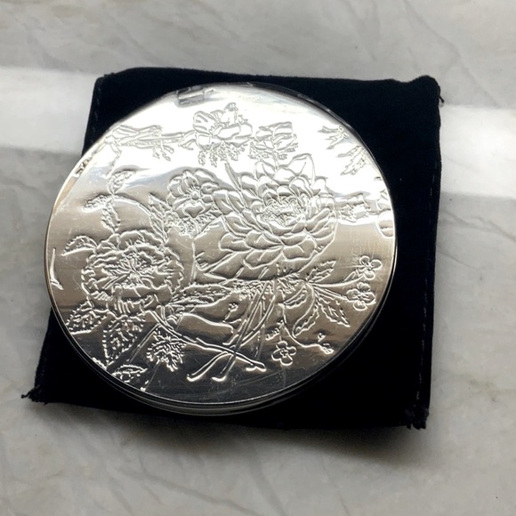 💥NIB Silver Gucci Flora Garden Double Sided Magnifying Mirror Promotional Item. - Picture 1 of 7